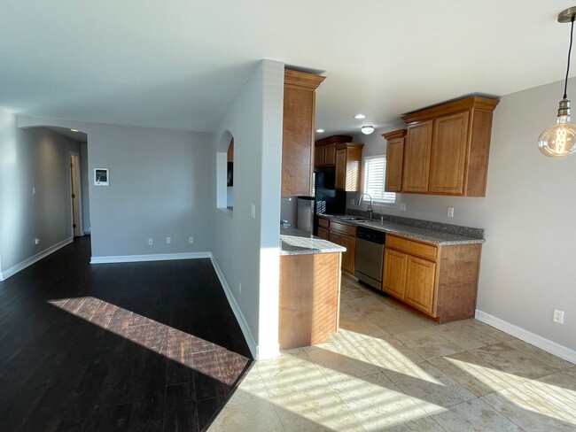 Building Photo - Beautiful Remodeled Condo In North Park w/...