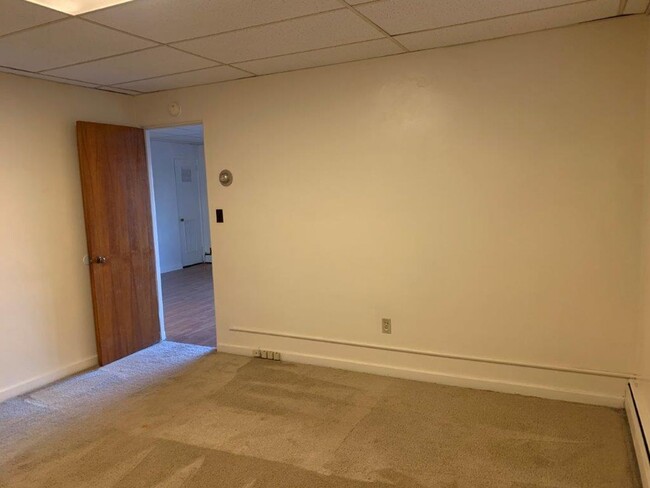 Building Photo - Welcome to this cozy 2nd floor 1-bedroom, ...