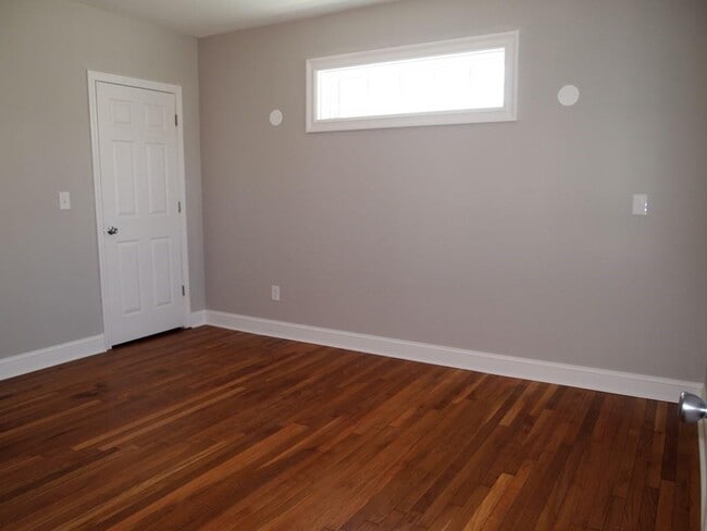 Building Photo - 7 Pequot St