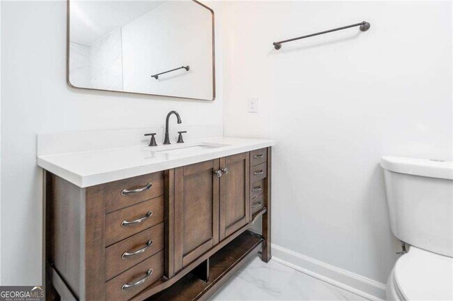 Building Photo - 2215 Gordon Cir