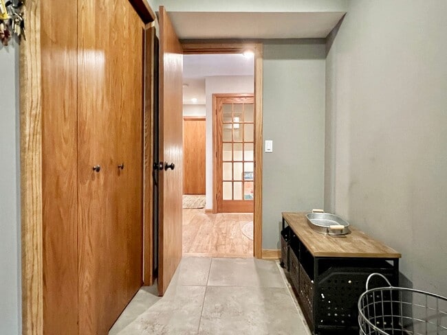 Building Photo - 6245 Summit Ct