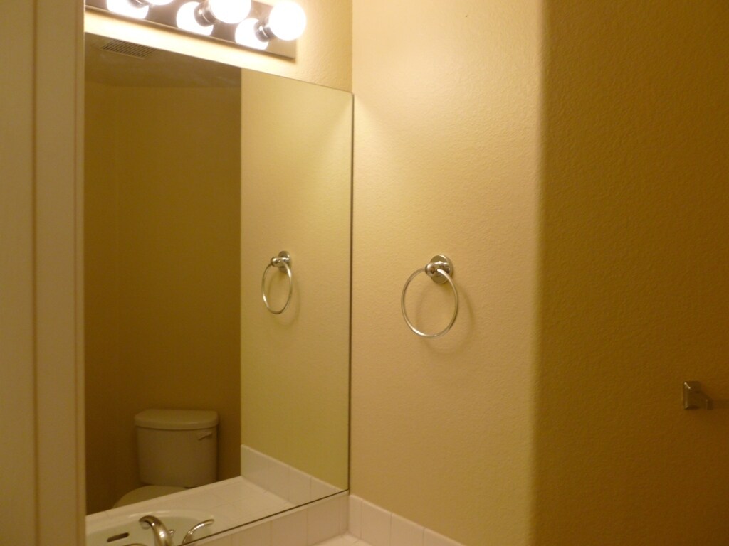 Building Photo - 208 Chaco Canyon Dr