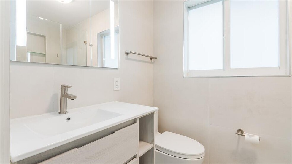 Building Photo - 4512 Seagrape Dr