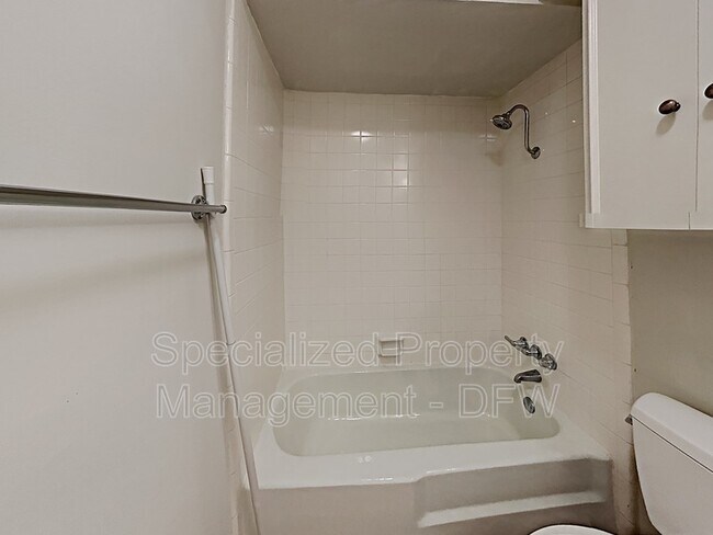 Building Photo - 3212 Daniel Ave