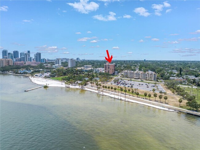 Building Photo - 1120 N Shore Dr NE