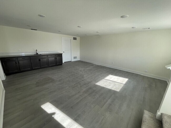 Building Photo - 5103/05 S Chase Ave