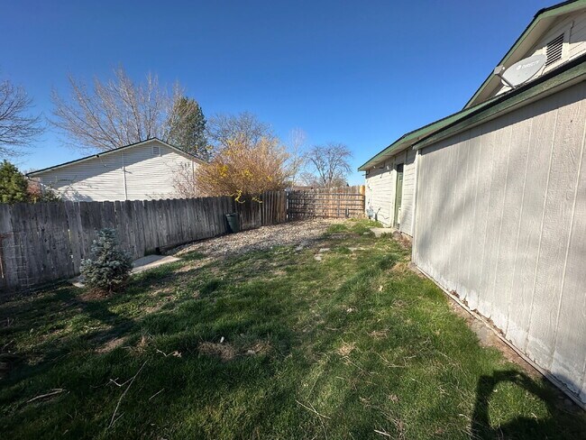 Building Photo - 1328 Goldenrod Pl