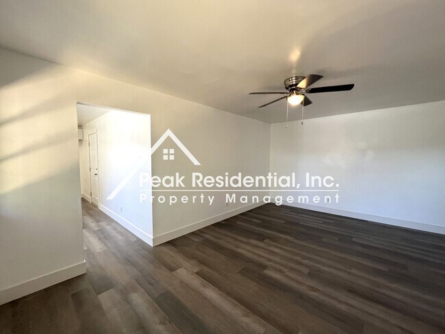 Building Photo - Updated 2bd/1ba Carmichael Duplex with Garage