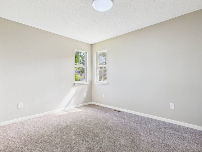 Building Photo - 1206 Foxridge Dr