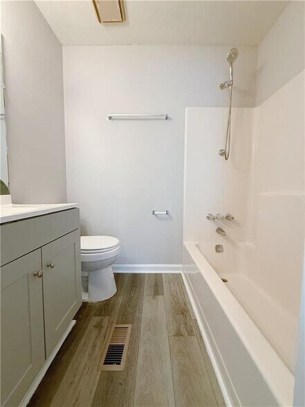 Building Photo - 1449 Springleaf Cir SE