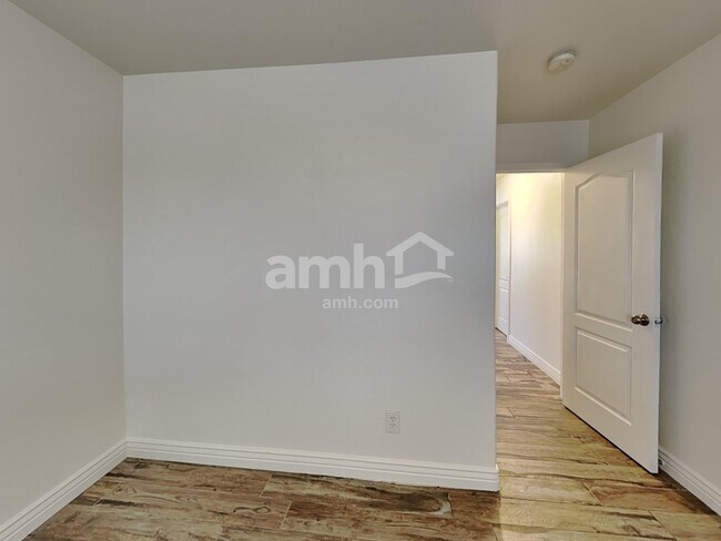 Building Photo - 8135 W Deanna Dr