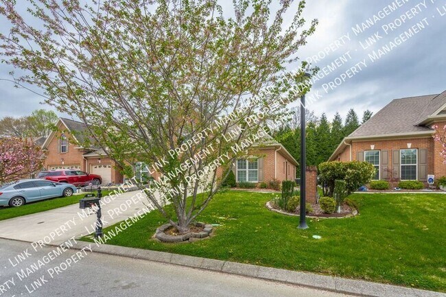 Building Photo - Beautiful large 1800 sf 3/2 for $2000 Townhome in Hixson with a garage and attic storage!