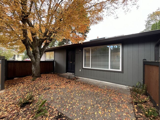 Building Photo - Bright 2-Bedroom Home with Open Living Area & Spacious Bedrooms