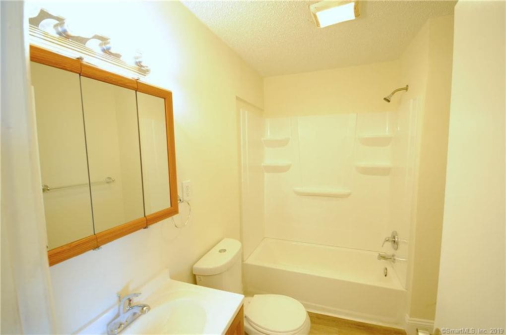 bathroom - 134 Monroe St