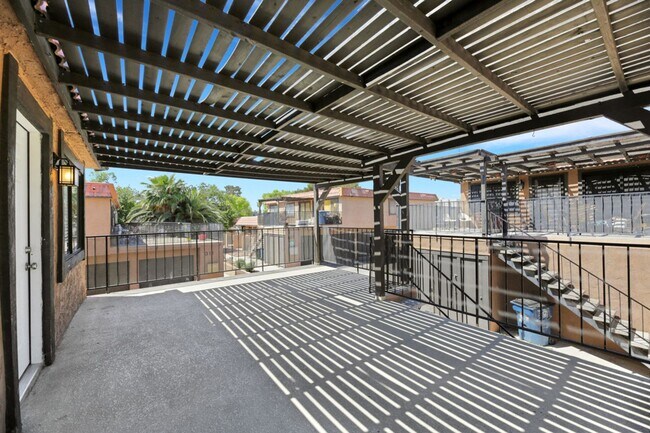 Building Photo - Cute 2 bedroom condo