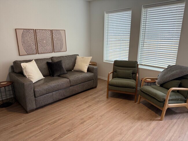 Building Photo - 1919 Wolford Wy