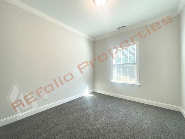 Building Photo - Beautiful 5 Bedroom 2-Car Garage Home with...