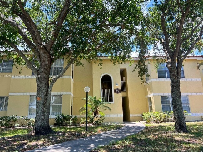 Building Photo - 731 Vista Isles Dr