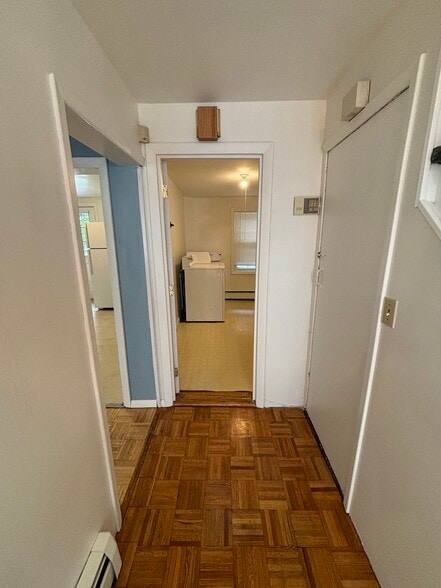 Building Photo - 164 Bowen St