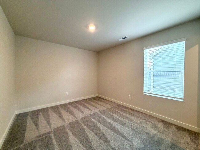 Building Photo - 1333 Gentry Dr