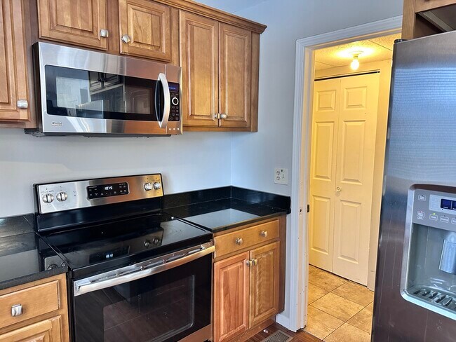 Building Photo - 2856 Evergreen Ln