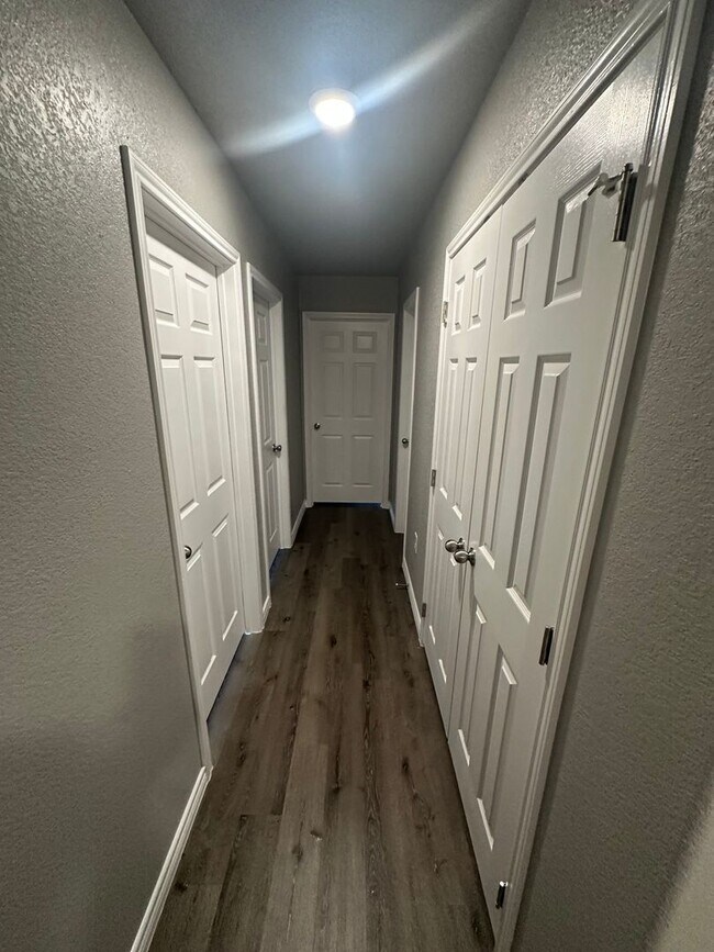 Building Photo - 3Bed/2Bath