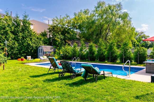 Building Photo - 18 Valentine St