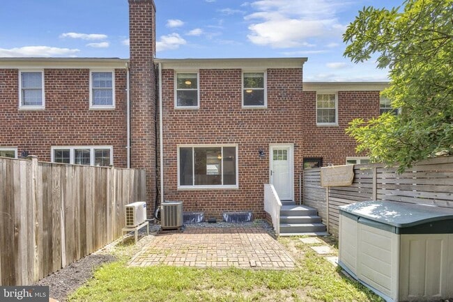 Building Photo - 46 Ancell St