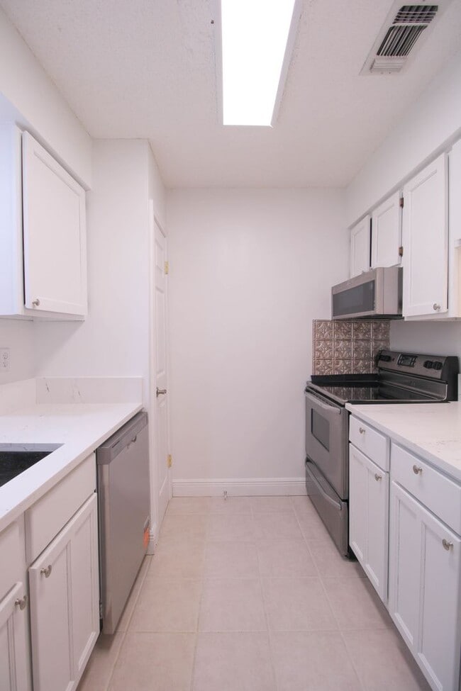 Building Photo - 13018 Heimer Rd