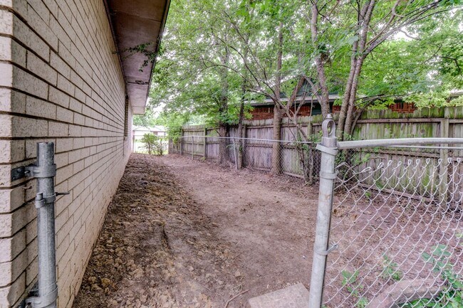 Building Photo - 4 Bed | 2 Bath | Broken Arrow | October
