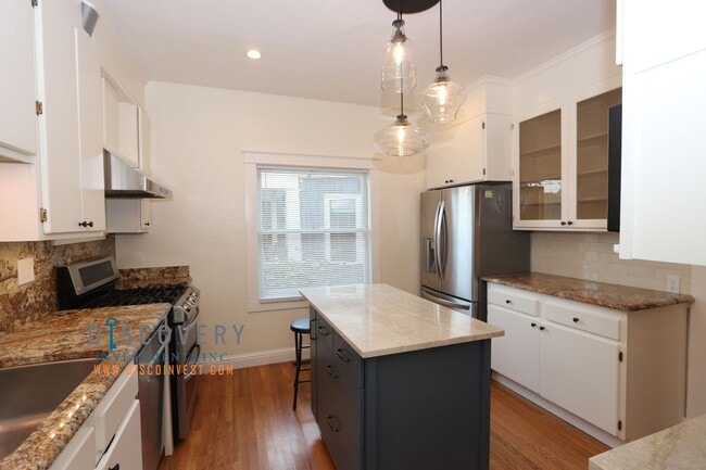 Building Photo - Charming South Berkeley Home for Lease