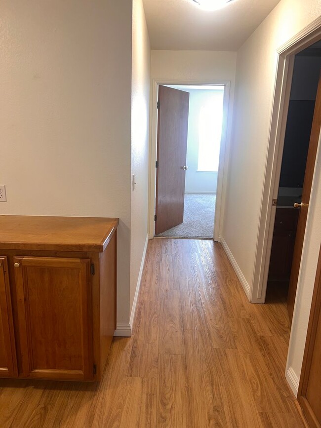 Building Photo - 3829