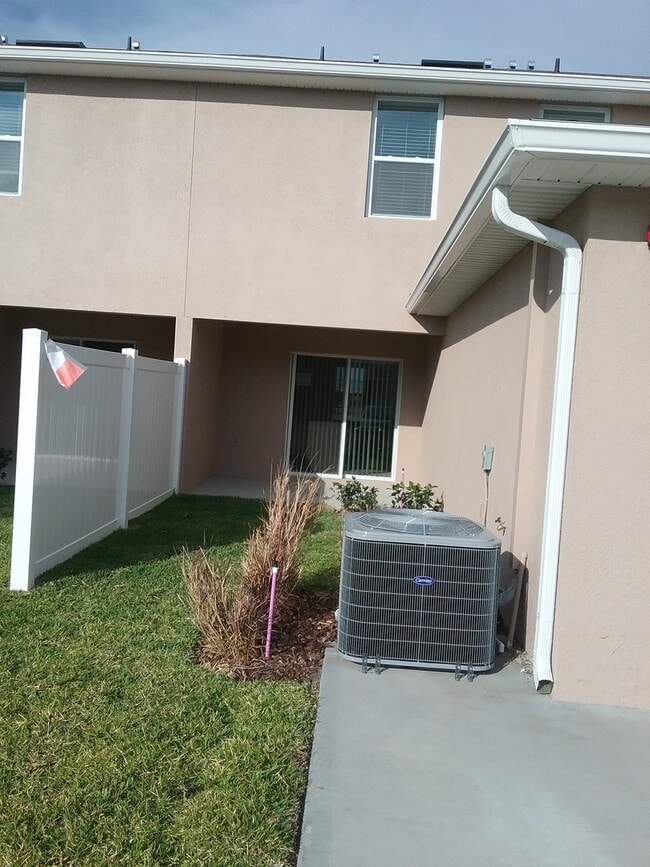 Building Photo - 3 Bedroom 2.5 Bath Townhouse in Turtle Cre...