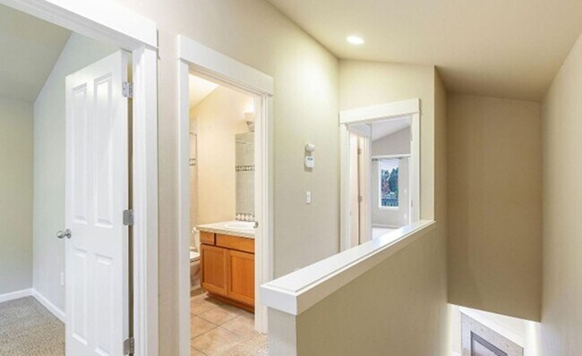 Building Photo - Energy-efficient townhome in the desirable community of Crown Hill is ready to be loved!