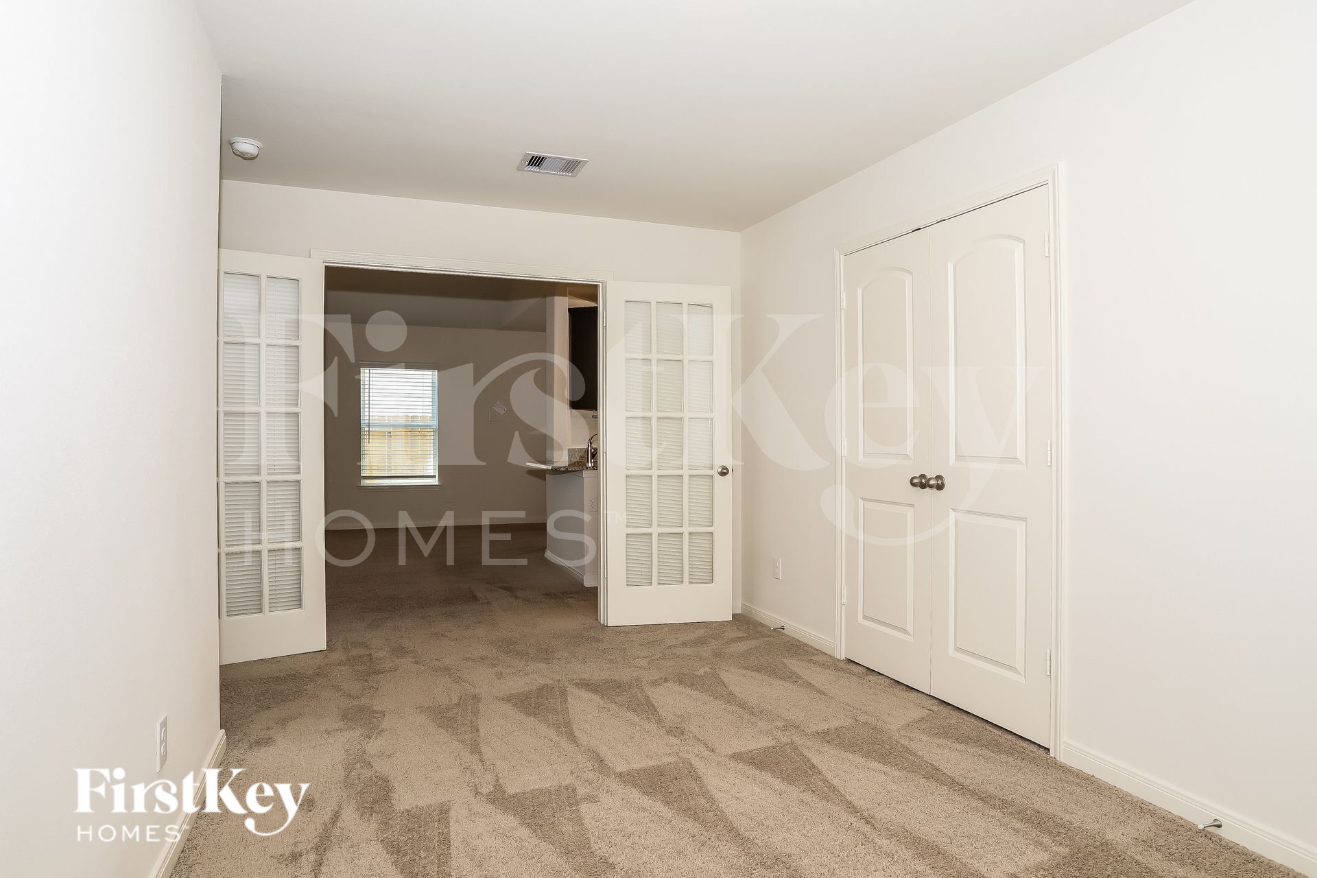Building Photo - 26615 Ezemily Dr