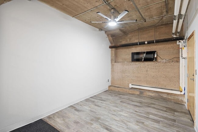 Building Photo - 521 S 7th St