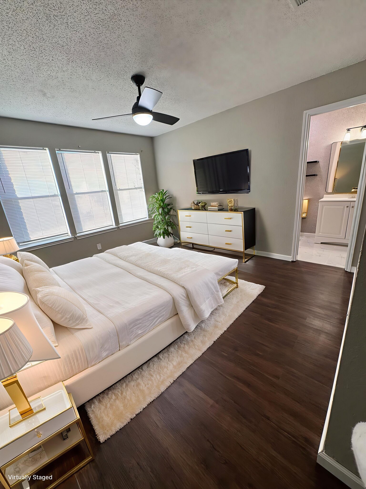 Building Photo - 6101 Parkwood Dr