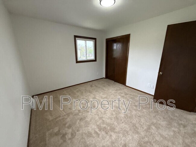 Building Photo - 8150 S 88th St