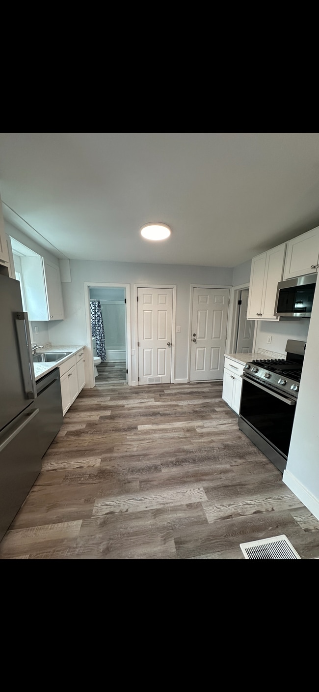 Building Photo - 19 Glen Ave