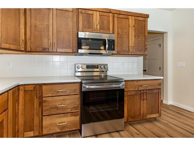 Building Photo - 5476 Lori Ln W