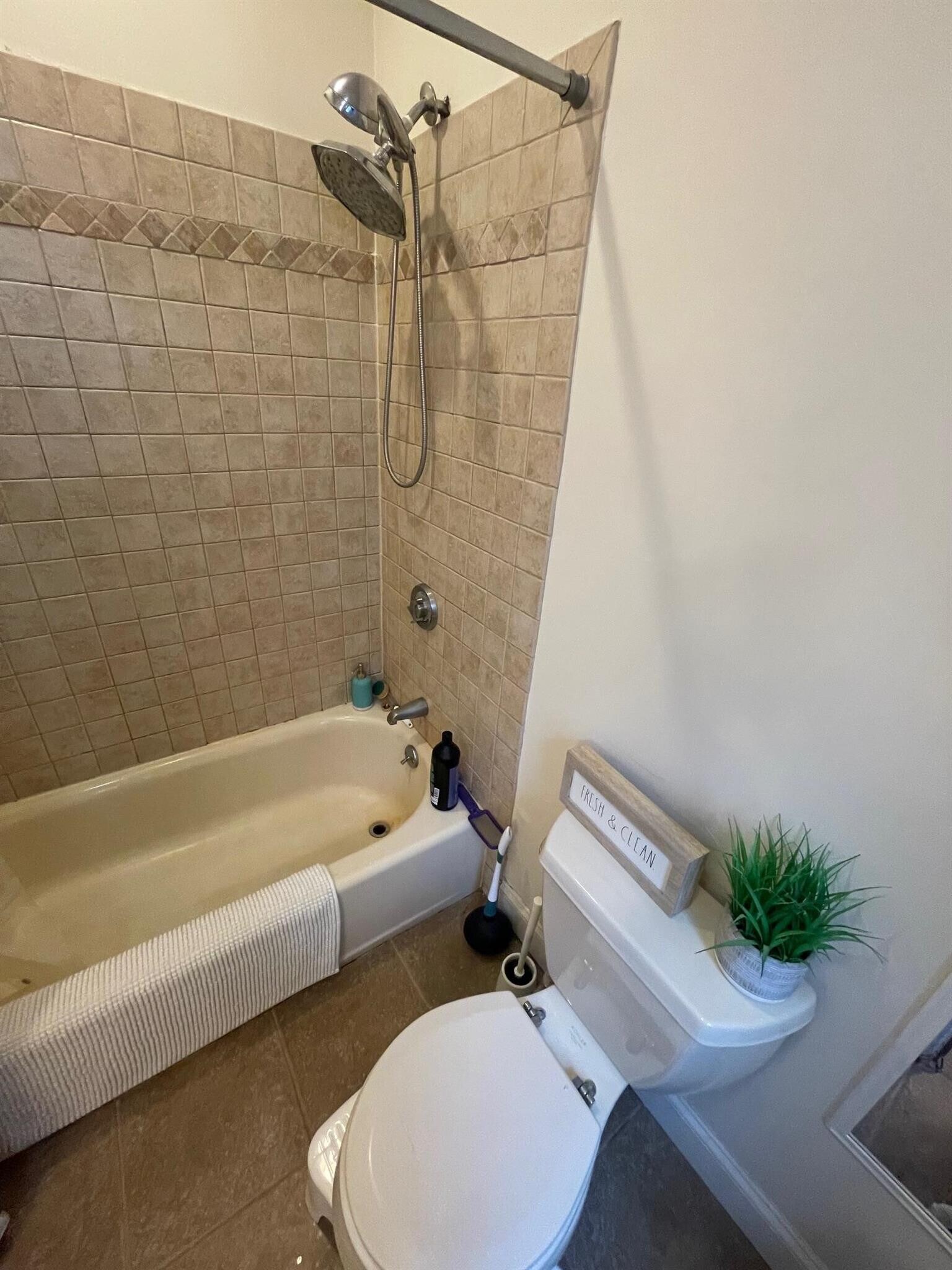 Building Photo - 13 Hall St