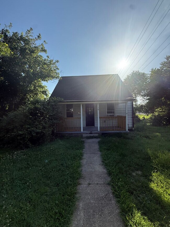 Building Photo - 4 bed 2 bath