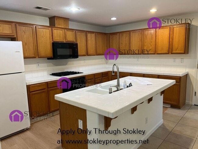 Building Photo - 1 Addison Ct