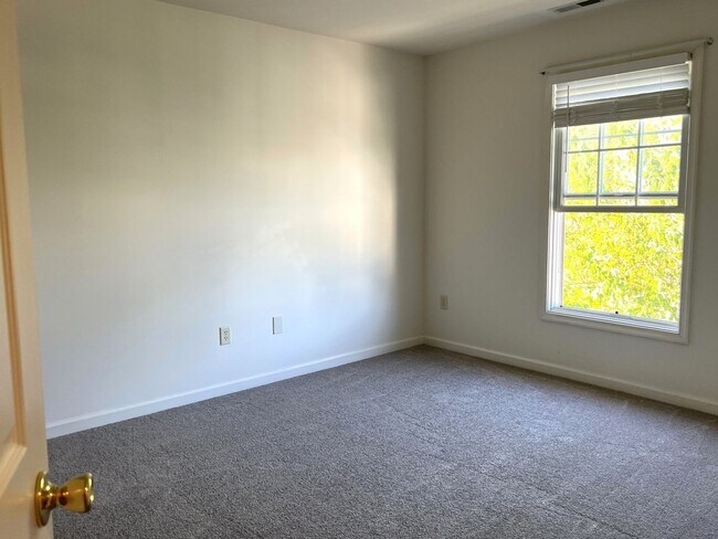 Building Photo - YEAR-ROUND UNFURNISHED RENTAL