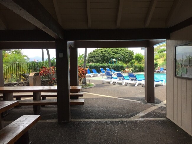 Building Photo - Spacious Wailuna! Centrally Located!