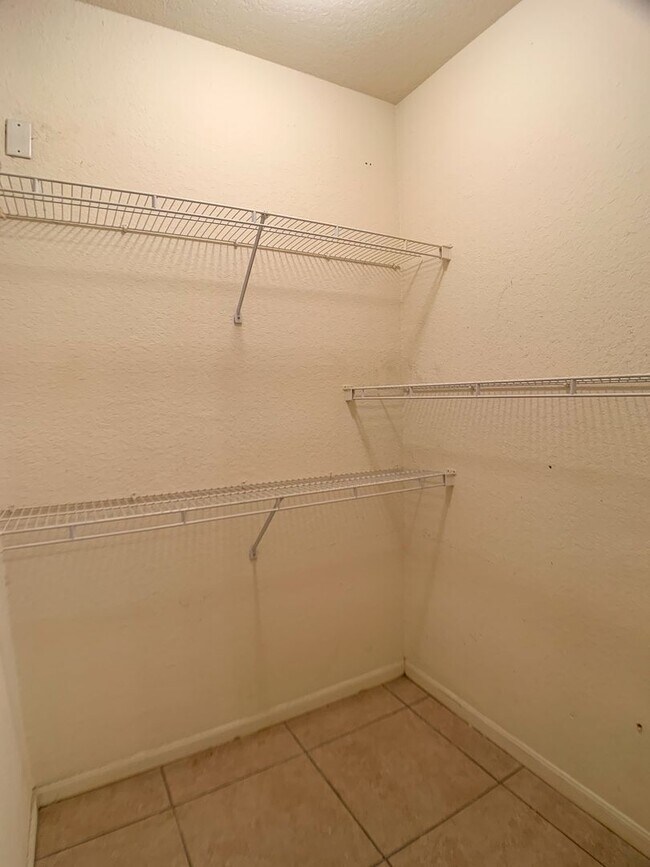 Building Photo - $600 Deposit* Beautiful 2/2 with pool view Balcony/ Tile through entire unit washer & dryer, wate...