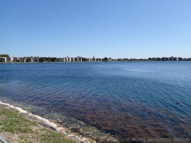 Building Photo - 106 Lake Emerald Dr