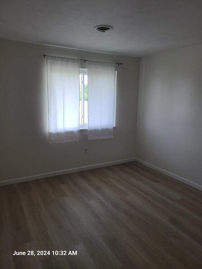 Building Photo - 2275 N Cable Rd