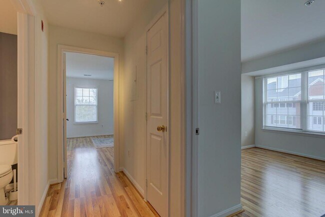 Building Photo - 645 Constellation Square SE