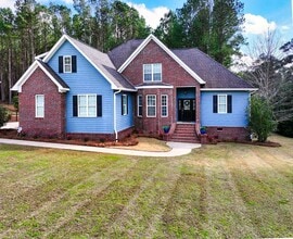 Building Photo - 100 Sweetbriar Lakes Dr